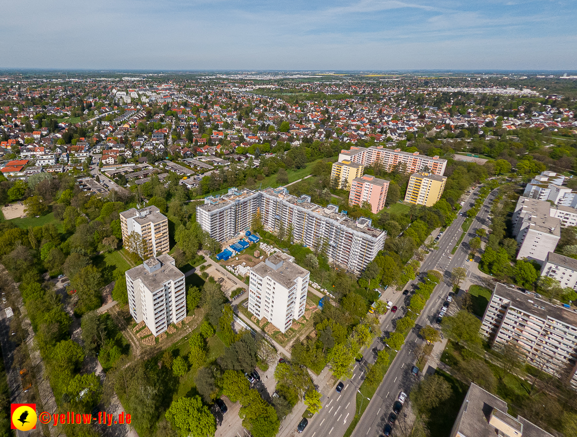 04.05.2023 - Luftbilder von der Fassadensanierung am Karl-Marx-Ring 11-21 in Neuperlach